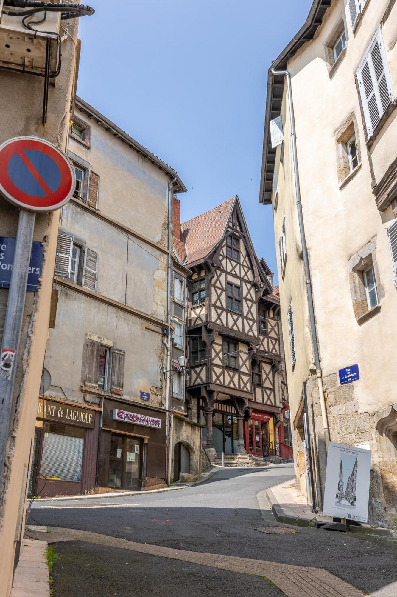 Le Grand Pirou # Lumineux # Halte Auvergne Thiers Exteriér fotografie